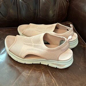 Sketchers Arch Fit Sandals